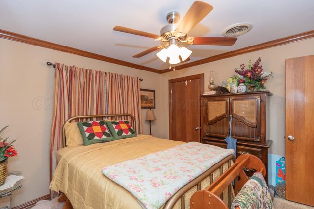 105 S Pratt Street, Claude, TX 79019