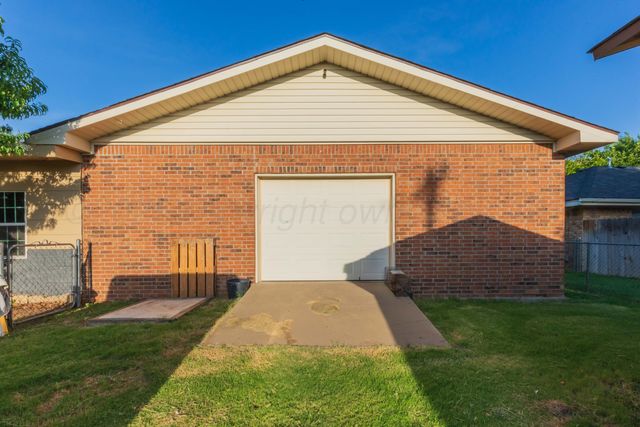 105 S Pratt Street, Claude, TX 79019