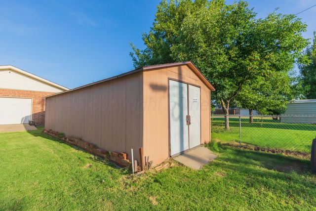 105 S Pratt Street, Claude, TX 79019