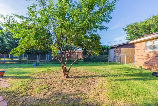 105 S Pratt Street, Claude, TX 79019