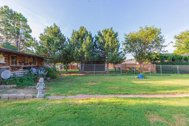 105 S Pratt Street, Claude, TX 79019