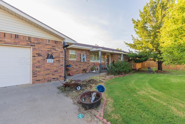 105 S Pratt Street, Claude, TX 79019