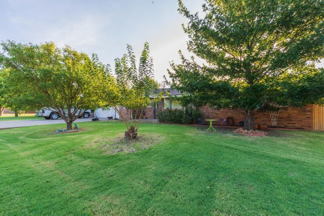 105 S Pratt Street, Claude, TX 79019