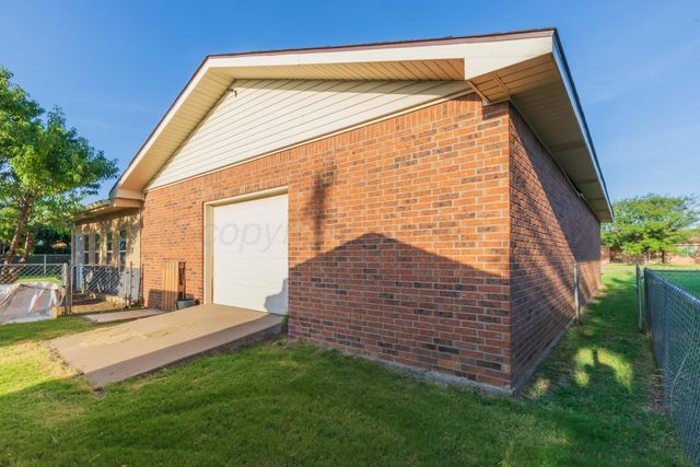 105 S Pratt Street, Claude, TX 79019