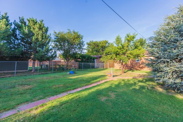 105 S Pratt Street, Claude, TX 79019