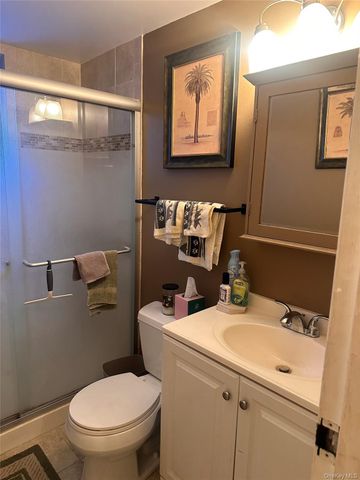 10 Oakwood Terrace 50, New Windsor, NY 12553