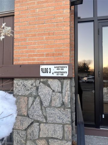 10 Oakwood Terrace 50, New Windsor, NY 12553