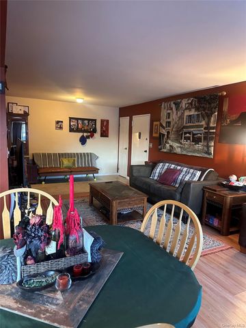 10 Oakwood Terrace 50, New Windsor, NY 12553