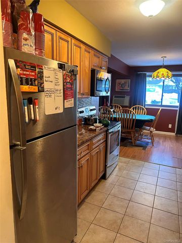 10 Oakwood Terrace 50, New Windsor, NY 12553