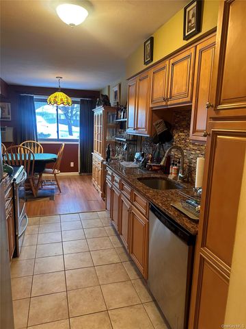 10 Oakwood Terrace 50, New Windsor, NY 12553