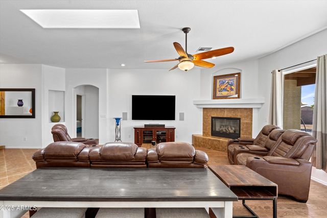 24909 W RED ROBIN Drive, Wittmann, AZ 85361