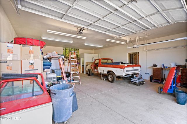 24909 W RED ROBIN Drive, Wittmann, AZ 85361