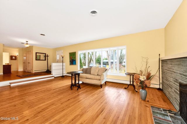 7 N Maple Lane, Colonie, NY 12211