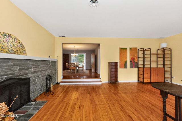 7 N Maple Lane, Colonie, NY 12211