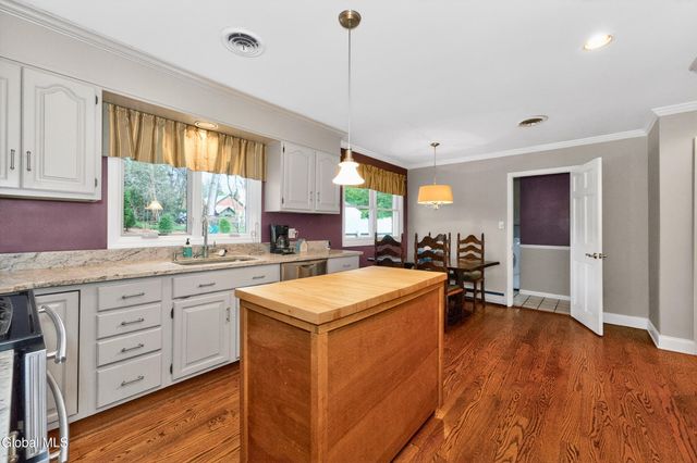 7 N Maple Lane, Colonie, NY 12211