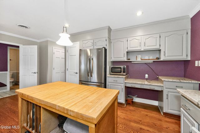 7 N Maple Lane, Colonie, NY 12211