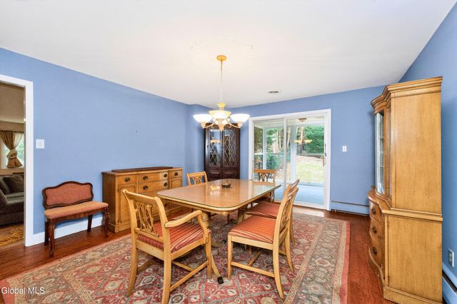 7 N Maple Lane, Colonie, NY 12211