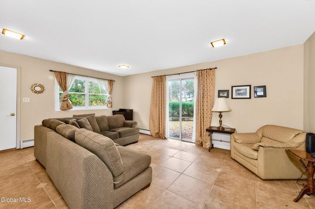 7 N Maple Lane, Colonie, NY 12211