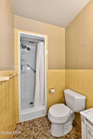 7 N Maple Lane, Colonie, NY 12211