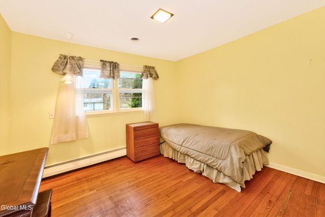 7 N Maple Lane, Colonie, NY 12211