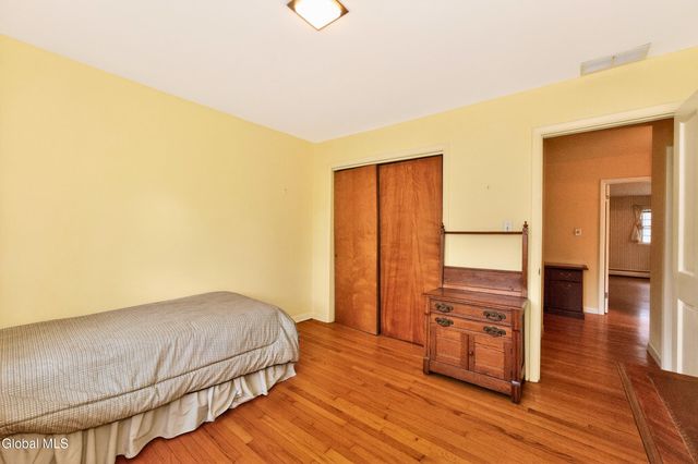 7 N Maple Lane, Colonie, NY 12211