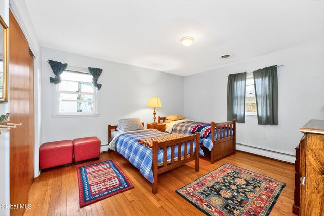 7 N Maple Lane, Colonie, NY 12211