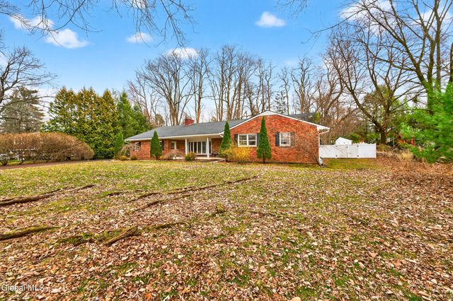 7 N Maple Lane, Colonie, NY 12211