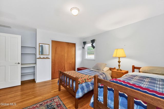 7 N Maple Lane, Colonie, NY 12211