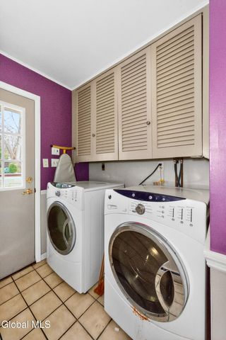 7 N Maple Lane, Colonie, NY 12211