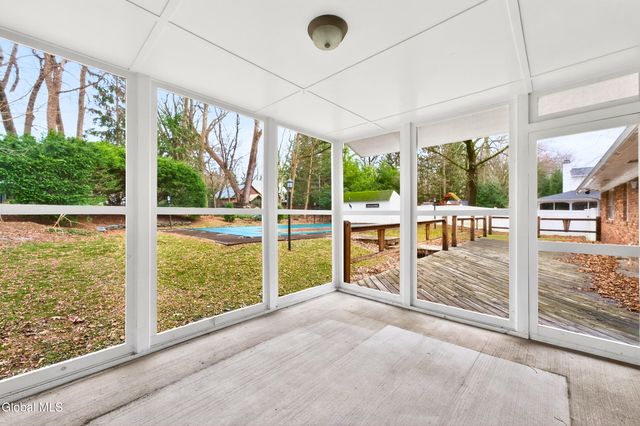 7 N Maple Lane, Colonie, NY 12211