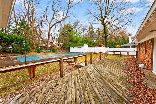 7 N Maple Lane, Colonie, NY 12211