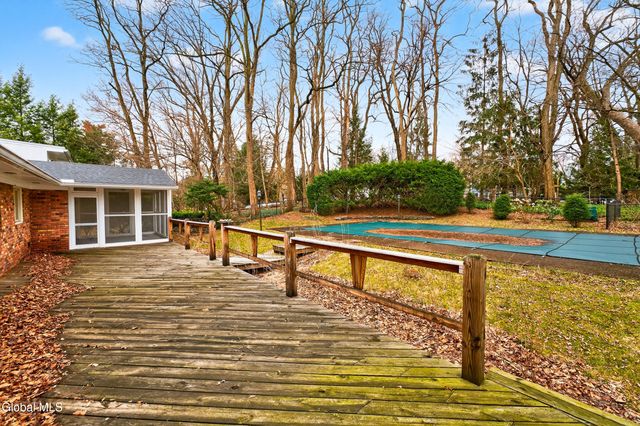 7 N Maple Lane, Colonie, NY 12211