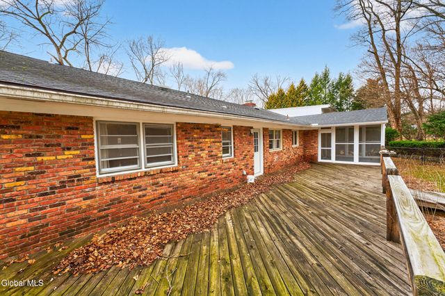 7 N Maple Lane, Colonie, NY 12211