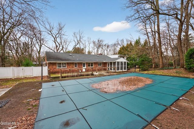 7 N Maple Lane, Colonie, NY 12211