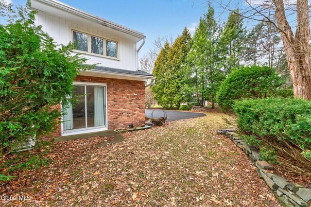 7 N Maple Lane, Colonie, NY 12211