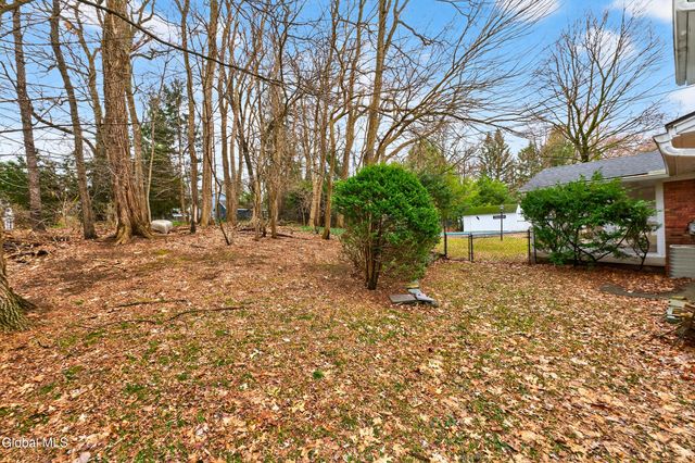 7 N Maple Lane, Colonie, NY 12211