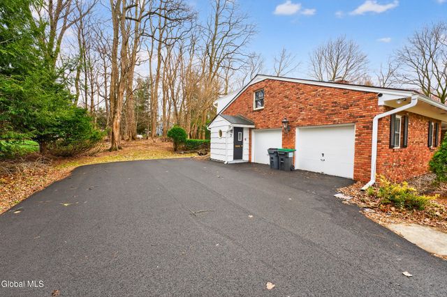 7 N Maple Lane, Colonie, NY 12211