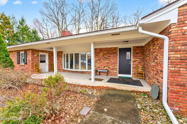 7 N Maple Lane, Colonie, NY 12211