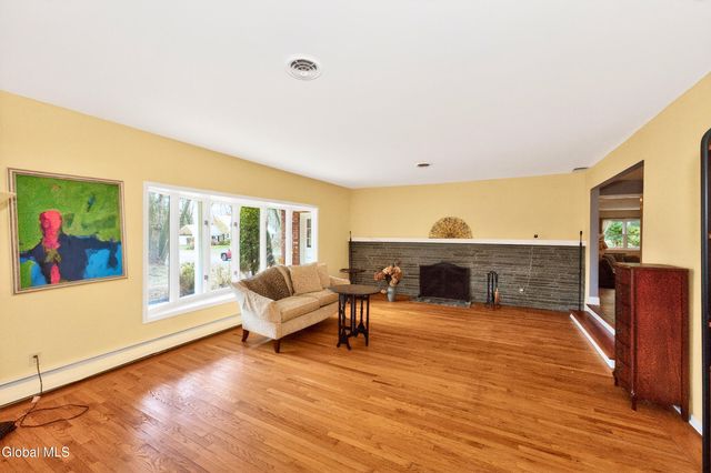 7 N Maple Lane, Colonie, NY 12211