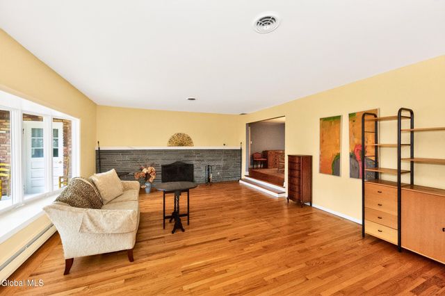 7 N Maple Lane, Colonie, NY 12211