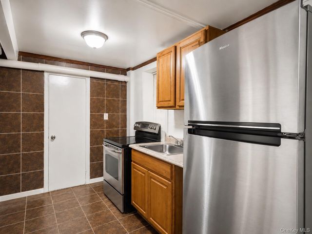 927 Summit Avenue, Bronx, NY 10452