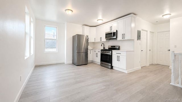 927 Summit Avenue, Bronx, NY 10452