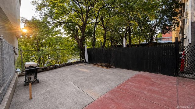 927 Summit Avenue, Bronx, NY 10452