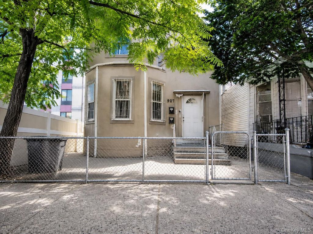 927 Summit Avenue, Bronx, NY 10452