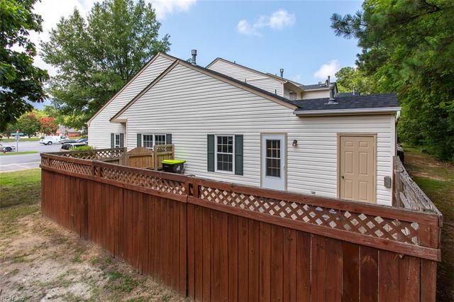 313 Wrought Iron BND, Yorktown, VA 23693