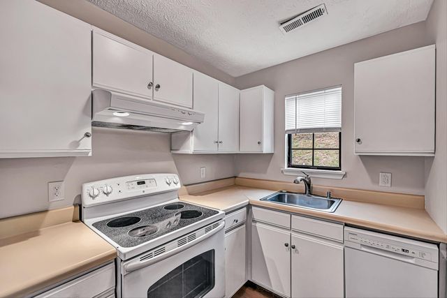 162 Tinkerview DR, Cloverdale, VA 24077