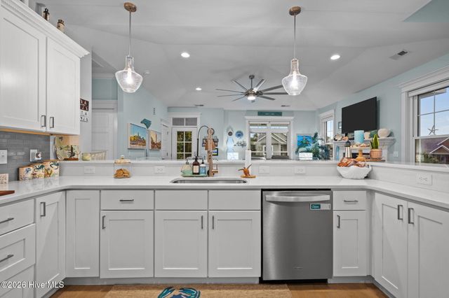 107 SE 44th Street, Oak Island, NC 28465