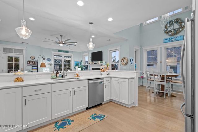 107 SE 44th Street, Oak Island, NC 28465