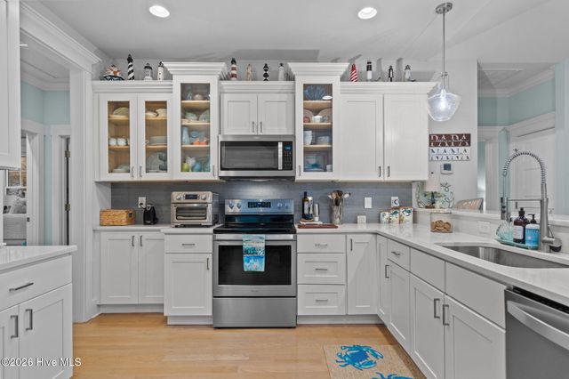 107 SE 44th Street, Oak Island, NC 28465