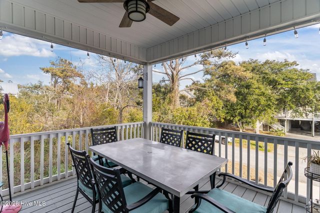 107 SE 44th Street, Oak Island, NC 28465